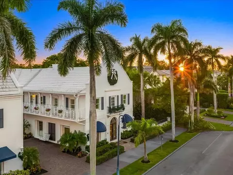 292 14th Ave S #F, Naples, FL 34102