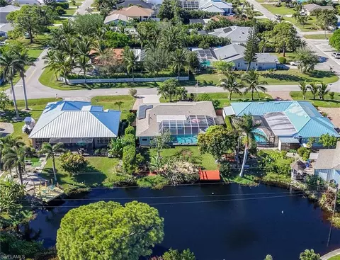 458 W Valley Dr, Bonita Springs, FL 34134
