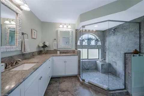 559 Beachwalk Cir #U202, Naples, FL 34108