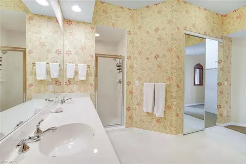 Bath - 410 Flagship Dr #PH06, Naples, FL 34108 photo 2 of 3