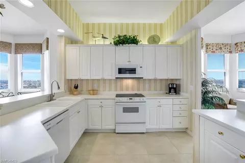 Kitchen - 410 Flagship Dr #PH06, Naples, FL 34108 photo 2 of 3