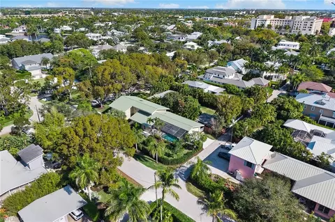 View/Area - 416 3rd Ave N, Naples, FL 34102 photo 3 of 5