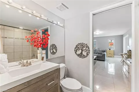 Bath - 1724 Bald Eagle Dr #512C, Naples, FL 34105 photo 2 of 2