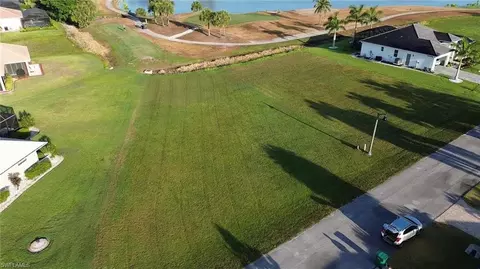 18001 Bluewater Dr, Naples, FL 34114