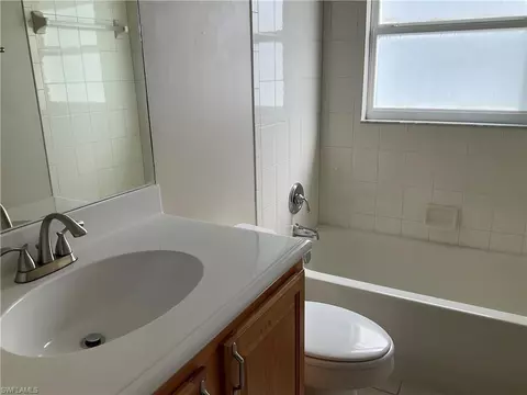 Bath - 135 Glen Eagle Cir, Naples, FL 34104 photo 2 of 2