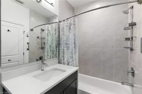 Bath - 7480 Rockefeller Dr, Naples, FL 34119 photo 3 of 4