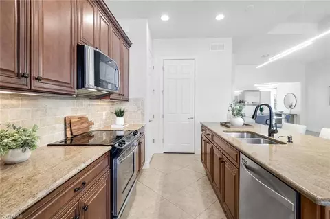 Kitchen - 9103 Graphite Cir, Naples, FL 34120 photo 4 of 6
