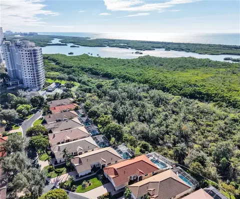 353 Steerforth Ct, Naples, FL 34110 photo 4