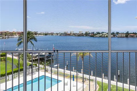 816 W Elkcam Cir #305, Marco Island, FL 34145