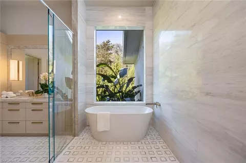 Bath - 4851 Crayton Rd, Naples, FL 34103 photo 6 of 11