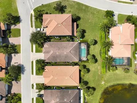 View/Area - 4613 Abaca Cir, Naples, FL 34119 photo 6 of 8