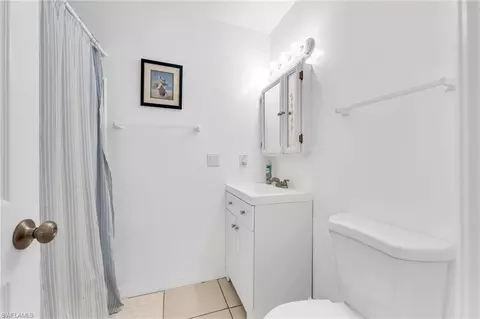 Bath - 2772 Riverview Dr, Naples, FL 34112 photo 2 of 3