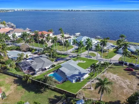 261 Bayshore Dr, Cape Coral, FL 33904