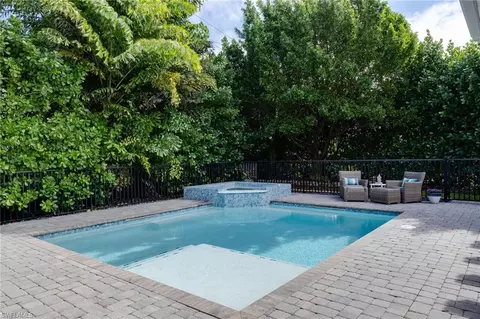 1626 Serrano Cir, Naples, FL 34105 photo 2