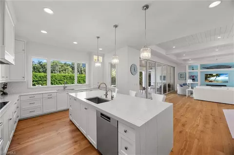 Kitchen - 331 Spring Line Dr, Naples, FL 34102 photo 4 of 4