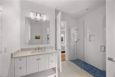 Bath - 331 Spring Line Dr, Naples, FL 34102 photo 3 of 5