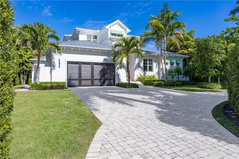 331 Spring Line Dr, Naples, FL 34102