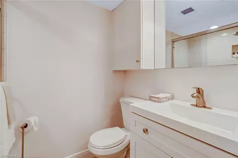 Bath - 21 High Point Cir E #601, Naples, FL 34103 photo 1 of 2