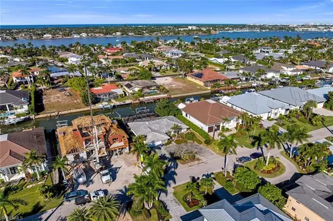 View/Area - 2170 Snook Dr, Naples, FL 34102 photo 9 of 10