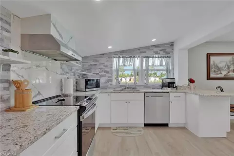 829 107th Ave N, Naples, FL 34108