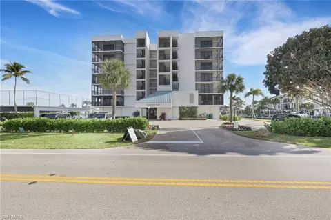 10420 Gulf Shore Dr #162, Naples, FL 34108