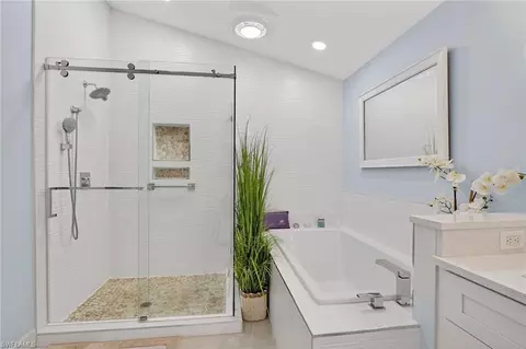 Bath - 2248 Prince Ln, Naples, FL 34112 photo 2 of 4
