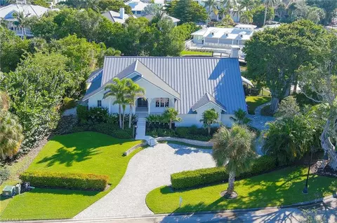 5042 Seahorse Ave, Naples, FL 34103