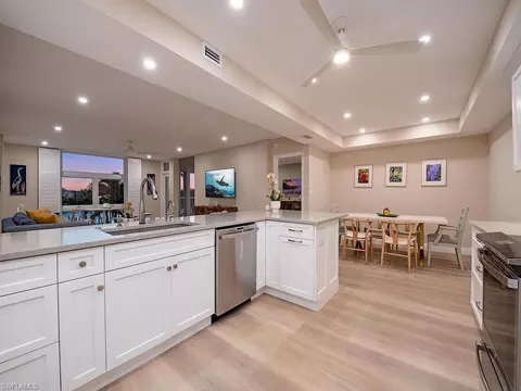 400 Park Shore Dr #303, Naples, FL 34103