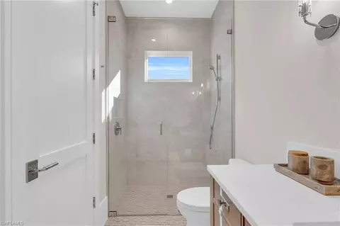 Bath - 3353 Binnacle Dr, Naples, FL 34103 photo 3 of 7