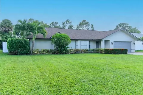186 Wickliffe Dr, Naples, FL 34110 photo 2