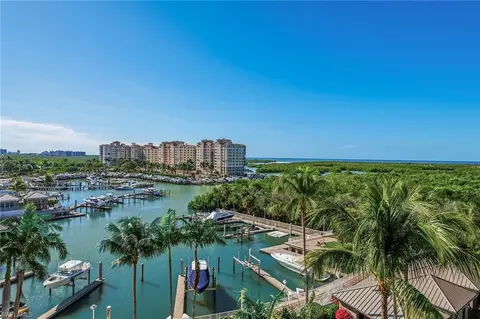 13675 Vanderbilt Dr #707, Naples, FL 34110