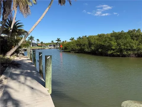View/Area - 2195 Sheepshead Dr, Naples, FL 34102 photo 3 of 7
