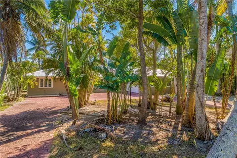 Exterior - 2195 Sheepshead Dr, Naples, FL 34102 photo 5 of 6