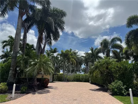 4484 Southern Breeze Dr, Naples, FL 34114