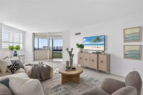 6001 Pelican Bay Blvd #PENTHOUSE, Naples, FL 34108