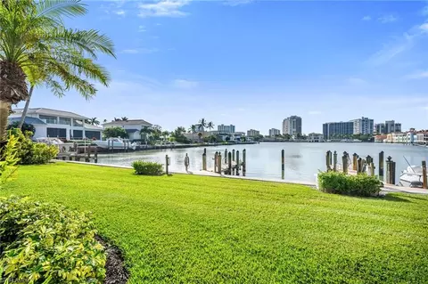 4045 Crayton Rd, Naples, FL 34103 photo 4