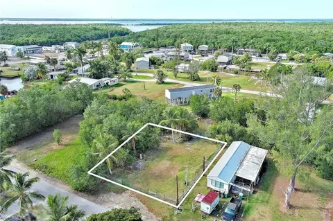 104 Egret Ln, Everglades City, FL 34139