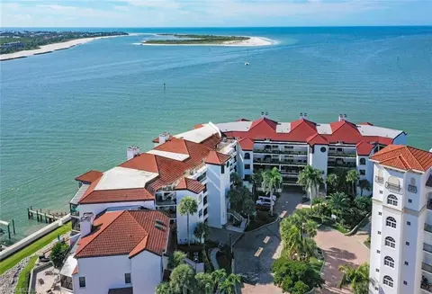601 La Peninsula Blvd #601, Naples, FL 34113