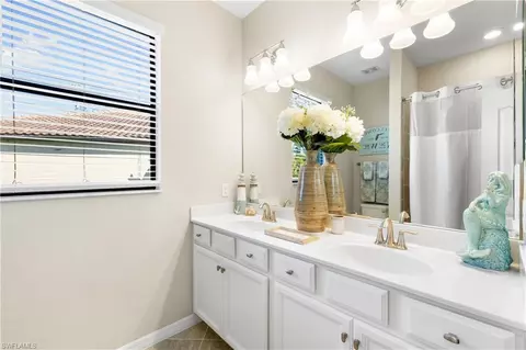 Bath - 4698 Abaca Cir, Naples, FL 34119 photo 4 of 4