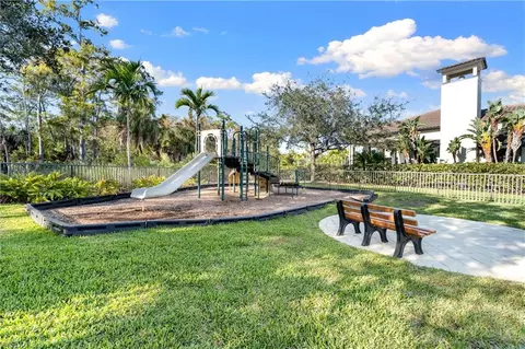 View/Area - 4698 Abaca Cir, Naples, FL 34119 photo 5 of 6