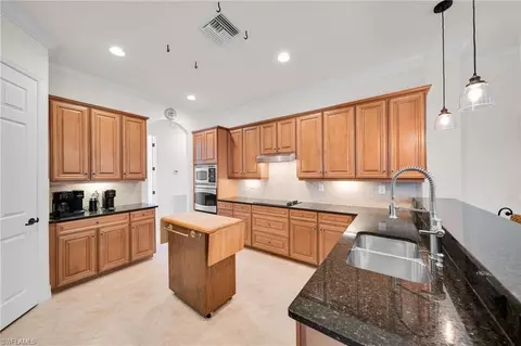 Kitchen - 21106 Torre Del Lago St, Estero, FL 33928 photo 4 of 5