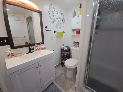 Bath - 9 Moonstone Cir, Naples, FL 34112 photo 3 of 4