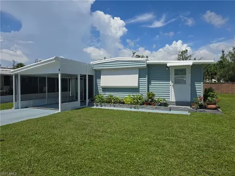 9 Moonstone Cir, Naples, FL 34112