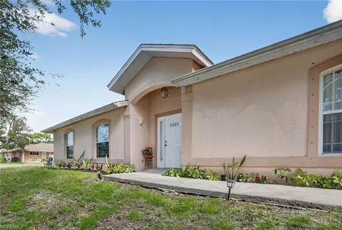 3920 10th St N, Naples, FL 34103