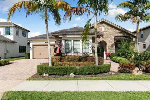 9323 Glenforest Dr, Naples, FL 34120