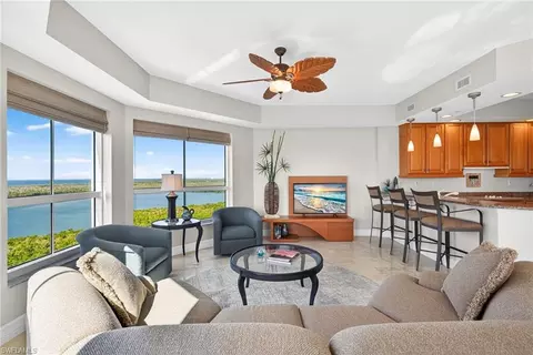 295 Grande Way #901, Naples, FL 34110
