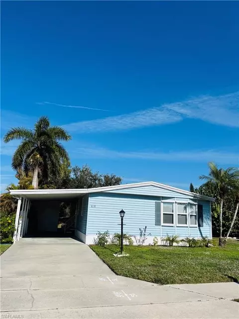618 Charlemagne Blvd, Naples, FL 34112