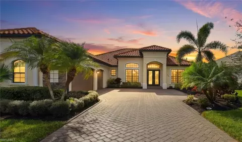 2280 Somerset Pl, Naples, FL 34120