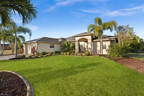 828 NE 6th Ave, Cape Coral, FL 33909