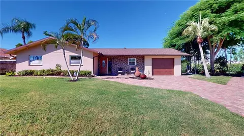 27514 Playa Del Rey Ln, Bonita Springs, FL 34135